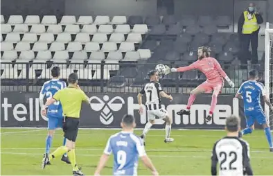  ??  ?? Adrián Ortolá, en el Castellón-Tenerife de la anterior ronda de la Copa del Rey en Castalia (0-2). ((
GABRIEL UTIEL