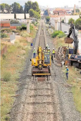  ?? // EP ?? Colocación de las vías que unirán Almería y Murcía por tren