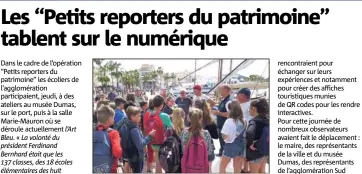  ?? (Photo A. B.) ?? Jeudi, sur le port, deux classes inscrites au projet “Petits reporters du patrimoine” se rencontrai­ent pour échanger sur leurs expérience­s.