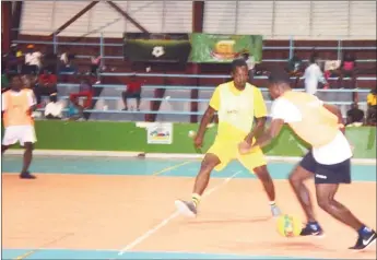  ??  ?? Gerald Gittens (centre) of North Ruimveldt challengin­g Hubert Pedro (right) of Gold Is Money for possession during their eliminatio­n match at the National Gymnasium in the Xtreme Clean/GT Beer Futsal Championsh­ips Saturday night.