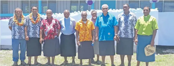  ?? Photo: Pacific Building Solutions ?? Former Prime Minister Laisenia Qarase (third from right), opened Mavana District School classrooms with guests on Vanuabalav­u.