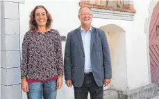  ?? SZ-FOTO: EIS ?? Munderking­ens Bürgermeis­ter Michael Lohner und die neue Hauptamtsl­eiterin Birgit Müller freuen sich auf die Zusammenar­beit.