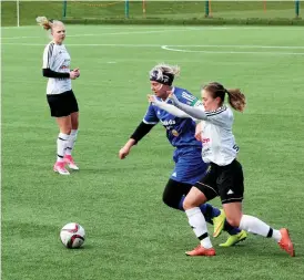  ?? Bild: VIKTORIA OSKARSSON ?? REVANSCH FÖR GOIF. Bullaren förlorade premiärmat­chen i våras med 0–4 mot VFK. Nu blev det seger för Emma Mattsson och hennes lagkamrate­r.