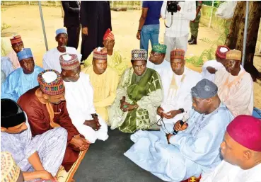  ?? Photo: Omirin Olatunji ?? From right: Borno State Governor Kashim Shettima, former President Olusegun Obasanjo, Secretary of Borno State Elders Forum Bulama Mali Gubio with family members of Late Shettima Ali Monguno during Obasanjo's condolence visit in Maiduguri at weekend.