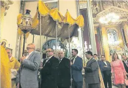  ?? ANTONIO SÁNCHEZ ?? ▶▶ La procesión del Santísimo se desarrolló en el interior de la parroquia.