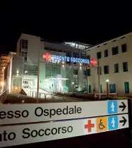  ??  ?? Il caso Un’anziana turista bellunese è stata ricoverata d’urgenza all’ospedale di Padova, dopo un mini soggiorno ad Abano