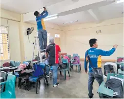  ?? ?? The installati­on of Globe at Home to boost connectivi­ty at the Quezon City school.