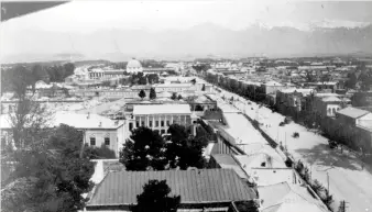  ?? (Photos: Wikimedia Commons) ?? IN IRAN, Netzer mixed with the ‘Yaldei Tehran.’ Pictured – Tehran, past and present (from left): Golestan Palace and Naseri St., 1930; Navvab Street, with Milad Tower and snow on the Alborz Mountains in the distance, 2005.