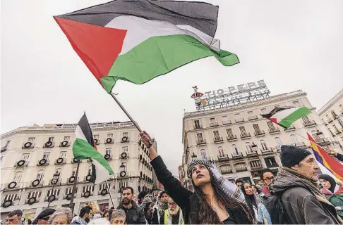  ?? ?? Manifestac­ión en favor de Palestina en la Puerta del Sol de Madrid
GONZALO PÉREZ