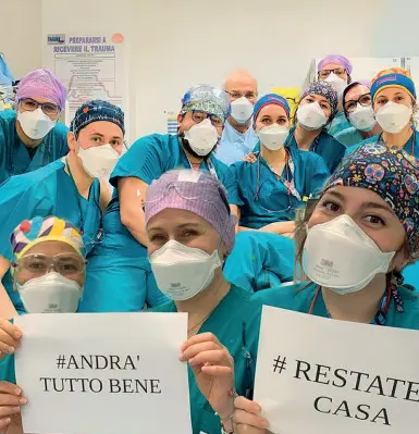  ??  ?? In pronto soccorso Medici e infermieri dell’ospedale dell’Angelo di Mestre (foto Matteo Cringoli)