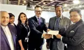  ??  ?? Meeting with Etihad Marketing Partnershi­ps Vice President Patrick Pierce and Tourism Minister John Amaratunga