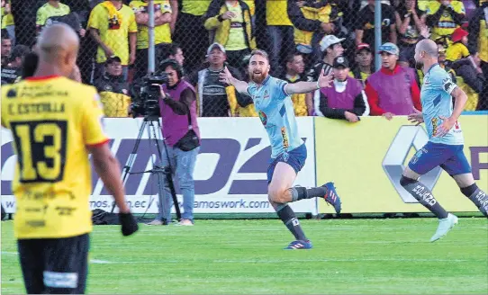  ?? ANGELO CHAMBA / EXPRESO ?? Liderato. El gol del argentino Burzio significó recuperar la punta del campeonato, que cedieron la fecha pasada a Liga de Quito. Los ambateños lograron derrotar por primera vez en el año a Barcelona.