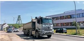  ?? FOTO: HSD ?? Die Belastung der Hünxer Straße in Lohberg durch Lkw-verkehr ist enorm.