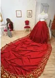  ?? Foto: Erich Echter ?? Ein Traum von einem Kleid: Ein Blick in die Sisi Sonderauss­tellung in Unterwit telsbach. AICHACH BLUMENTHAL