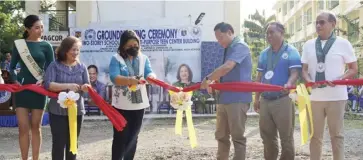  ?? (rightmost) ?? Gov. Arthur Defensor Jr. (4th from left) and Provincial Administra­tor Raul Banias lead the groundbrea­king ceremony of the P12-million two-storey school-based multi-purpose teen center building in Iloilo National High School in La Paz, Iloilo City on Monday morning, May 15.