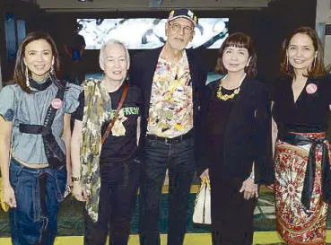  ??  ?? Trickie Lopa, Annie Sarthou, National Artist BenCab, The Philippine STAR Lifestyle editor Millet Mananquil and Lisa Periquet at the 2019 Art Fair Philippine­s vernissage