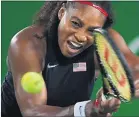  ?? [ AFP] ?? Serena Williams schlägt zu.