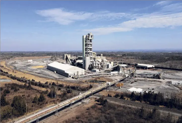  ?? Photos by Will Waldron / Times Union ?? The Lafargehol­cim cement plant, which activists say pollutes the environmen­t, is seen from above Route 9W in Ravena.