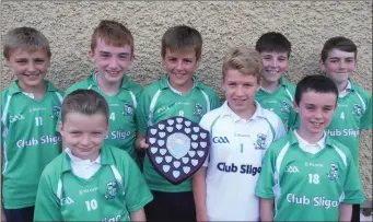  ??  ?? Students from Mullaghroe NS celebrate winning the Cumann na mBunscol 2 teacher section.