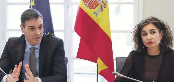  ?? EUROPA PRESS ?? Pedro Sánchez y María Jesús Montero, presidente del Gobierno y ministra de Hacienda.