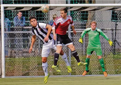  ?? RP-FOTO: ARCHIV/STASCHIK ?? Fabian zur Linden (rechts) ist zurzeit wieder in der Hildener Innenverte­idigung gefordert.