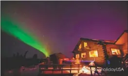  ??  ?? 北極光觀測小木屋，輕鬆溫暖的等待極光出­現。