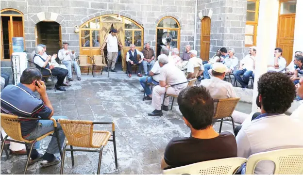  ?? PHOTO: ?? Members of Diyarbakır’s Kurdish community gather at Mala Dengbêjan to listen to the dengbêj singers’ kilams, or songs Terry Richardson