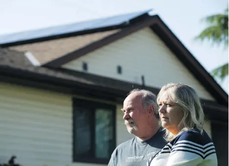  ?? GERRY KAHRMANN ?? Ron and Bonnie Zentner installed 18 solar panels on their roof. They say B.C. Hydro has no right to the power those panels generate.