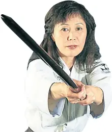  ??  ?? Miyako Fujitani jedina je žena u Japanu koja vodi aikido klub, i to onaj u Osaki u kojemu je trenirao i Tadić