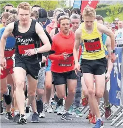  ??  ?? They’re off Runners get underway in the 5k