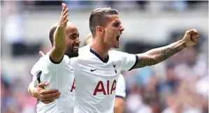  ?? TOTTENHAM HOTSPUR FC ?? DUO LATIN: Lucas Moura dan Erik Lamela bisa diandalkan sebagai pendukung Harry Kane seiring absennya Son Heung-min dan performa angin-anginan Dele Alli.