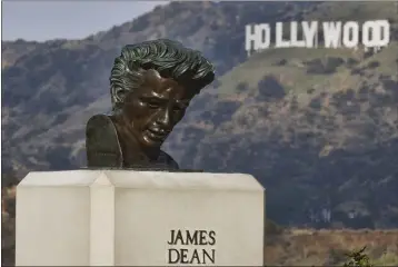  ?? RICHARD VOGEL — THE ASSOCIATED PRESS ?? A bust of actor James Dean at the Griffith Observator­y in the Griffith Park area of Los Angeles.