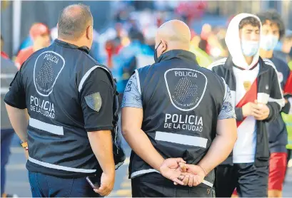  ?? ?? En 2016, Mauricio Macri firmó el traspaso de parte de la Policía Federal a la órbita de la Ciudad.