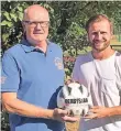  ?? FOTO: PRIVAT ?? Ralf Schranner (l.) trainierte vor seiner Pause den TSV Gruiten, sein Nachfolger dort ist Peter Burek (r.).