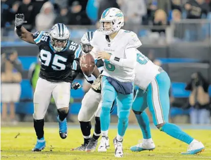  ?? BOB LEVERONE/ASSOCIATED PRESS ?? Dolpins QB Jay Cutler looks for a receiver during Monday night’s game against the Panthers. Cutler passed for 213 yards and 2 TDs.