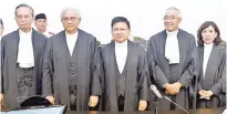  ?? — Bernama photo ?? Tan Sri Richard Malanjum (center) with Court of Appeal president Tan Sri Ahmad Maarop (second left), Chief Judge of Sabah and Sarawak Datuk David Wong Dak Wah (second, right), Judge of The Court of Appeal Datuk Wira Mohtarudin Baki (left) and Judge of The High Court of Sabah and Sarawak Datuk Yew Jen Kie (right) after the swearing in.