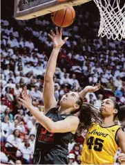  ?? Andy Lyons/getty Images ?? Indiana’s Mackenzie Holmes powers to the basket in the second half in Thursday’s victory against Iowa.