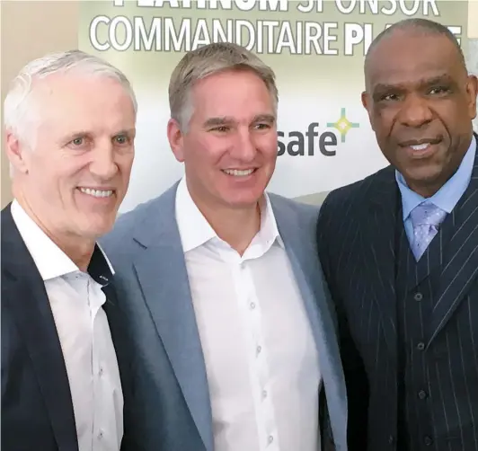  ??  ?? L'ancien hockeyeur Mike Bossy, l'homme d'affaires Joel Leonoff et l'ancien joueur des Expos Andre Dawson ont été honorés par la Fondation du Centre juif Cummings pour aînés, hier.