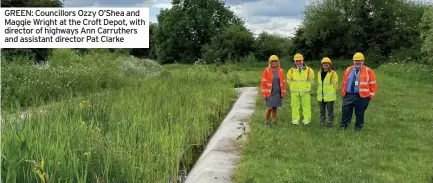  ?? ?? GREEN: Councillor­s Ozzy O’Shea and Maggie Wright at the Croft Depot, with director of highways Ann Carruthers and assistant director Pat Clarke