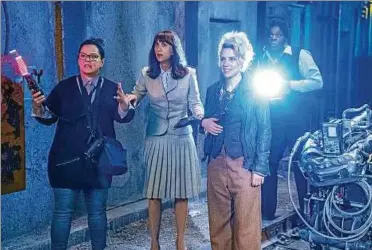  ??  ?? Die Schauspiel­erinnen Melissa Mccarthy (Abby), Kristen Wiig (Erin), Kate Mckinnon (Holtzmann) und Leslie Jones (Patty) in einer Szene von „Ghostbuste­rs“. Der Film kommt heute in die deutschen Kinos. Foto: Sony Pictures