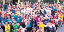  ??  ?? LOS TUZTES Es uno de los grupos más numerosos, también viajan a la Maratón de Miami.