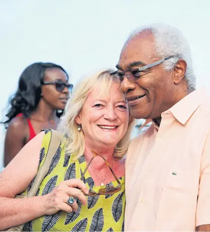  ??  ?? Liz and Tony Smart, who now live in Canada, celebrate their 45th wedding anniversar­y on Saturday.