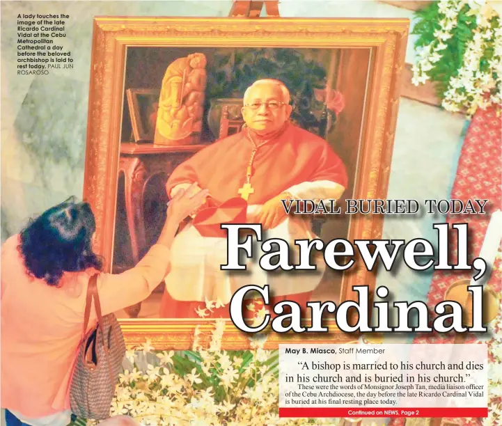  ?? PAUL JUN ROSAROSO ?? A lady touches the image of the late Ricardo Cardinal Vidal at the Cebu Metropolit­an Cathedral a day before the beloved archbishop is laid to rest today.