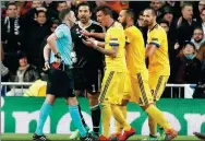  ?? PAUL HANNA / REUTERS ?? Gianluigi Buffon and his Juventus teammates argue with referee Michael Oliver over the penalty decision.