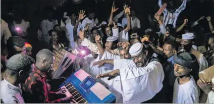  ?? Photo: Janto Koité/ostinato Records
Synthesize­d Sudan ?? Mad about music: Sudanese musician Jantra, whose name translates as “craziness”, with his trusty blue Yamaha keyboard, playing at a party in Dargoog in Sudan recently. His album was released by Ostinato Records earlier this year.