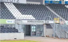  ?? FOTO: DENNIS BACHER ?? Das Donaustadi­on ist nicht zweitligar­eif. Auch für den Spielbetri­eb in der 3. Liga muss nachgerüst­et werden. Die Stadt erarbeitet jetzt einen Masterplan.