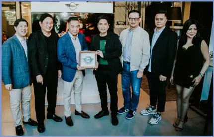  ?? ?? From left: Wilson Tan, director of AutoStudio; Edsa Samson; director of AutoStudio; Pancho Luzzuriaga, managing director of AutoStudio; Kidd Yam, head of MINI Asia; Willy Tee Ten, president of MINI Philippine­s’ Jefferson Lizardo, general manager of MINI Philippine­s; and Owee Cruz, communicat­ions vice president of the Autohub Group.