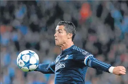  ?? JONATHAN NACKSTRAND / AFP ?? Cristiano fue el autor de los dos goles del Madrid en Suecia