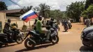  ?? ?? Manifestat­ion à Ouagadougo­u avec le drapeau russe.