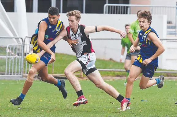  ?? Picture: KATRINA BRIDGEFORD ?? Daniel Dalton of Southern Districts takes on Wanderers opponents Tyrell Lui and Beau O’Connell in yesterday’s Under-18 grand final